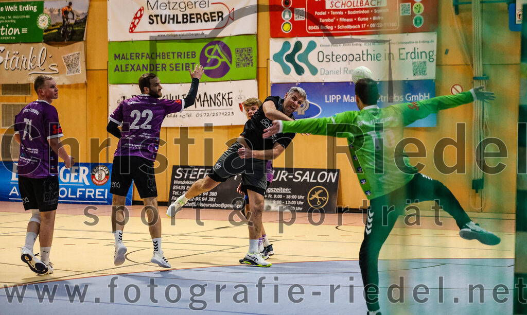 2024-03-23_027_SpVgg_Altenerding_II_gegen_ASV_Dachau_III | Erding, Deutschland, 23.03.2024:
Handball, Bezirksklasse Männer Staffel Süd West 2023 / 2024, 14. Spieltag, SpVgg Altenerding II gegen ASV Dachau III, Endergebnis: 24:32

Tristan Gerhardt (SpVgg Altenerding, #71), Thomas Peteranderl (SpVgg Altenerding, #22), Marcin Szulc (ASV Dachau, #2), Torwart Manuel Fußer (SpVgg Altenerding, #16)

Foto: Christian Riedel / fotografie-riedel.net