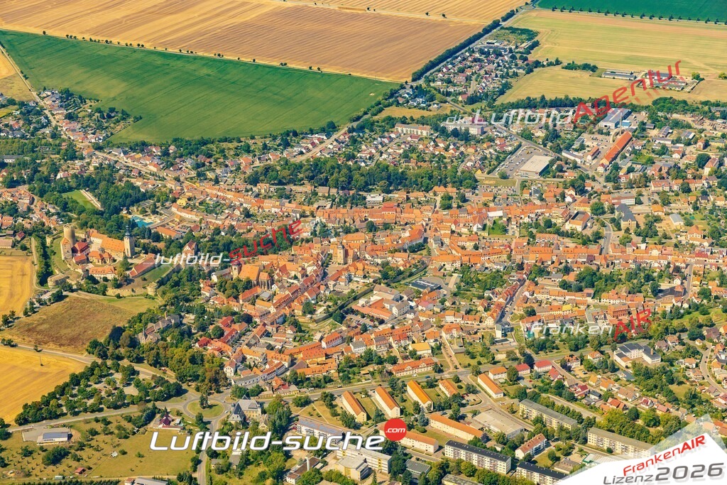 Schöne Luftaufnahme als Geschenk in Altstadt historische Gebäude Querfurt - Die Luftbildaufnahme wurde 2025 vom UL-Flugzeug heraus erstellt ( keine Drohne ) - Hochauflösende Luftaufnahme -Nicht vergleichbar mit Google Maps oder Satelittenbilder- Die Geschenkidee !Mit Lizenz und Bildrechte bestellbar