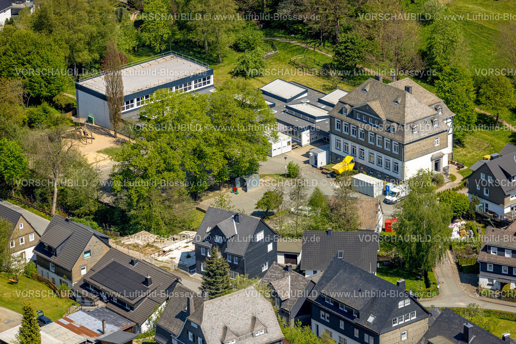 Schmallenberg240505015Boedefeld | Luftbild, GemeinschaftsGrundschule Bödefeld, Mutter-Teresa-Platz, Bödefeld, Schmallenberg, Sauerland, Nordrhein-Westfalen, Deutschland
