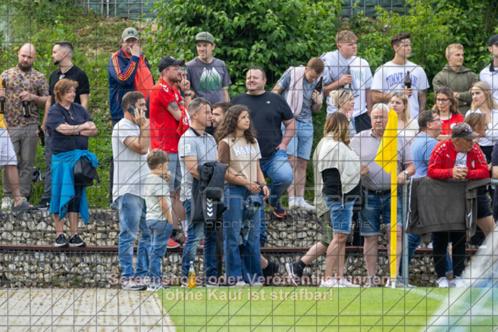 20250616_185024_0302 | #,  TV Eybach (weiß) vs. 1.FC Donzdorf II (rot), Fussball, Entscheidungsspiel 3 in Kreisliga A3 - Bezirk Neckar/Fils, Saison 2024/2025, Rasensportplatz, Staufenecker Str. 41, 73084 Salach, 16.06.2025 - 18:30 Uhr,Foto: PhotoPeet-Sportfotografie/Peter Harich