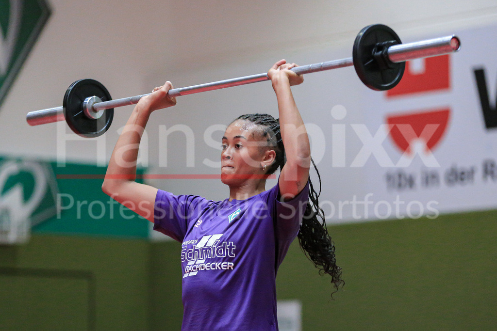Handball, 2. Bundesliga Frauen, Training SV Werder Bremen | v.li.: Naomi Conze (SV Werder Bremen, 5) bei einer Übung, Trainingsübung