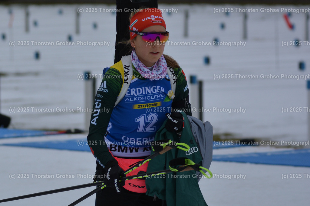 IBU WC Biathlon Oberhof 2018 | PREUSS Franziska (GER) beim Anschiessen vor dem Rennen; IBU WC Biathlon Oberhof 2018, 10 km Verfolgung der Frauen am 06.01.2018 in der DKB Ski Arena in Oberhof, (Deutschland) - Realisiert mit Pictrs.com