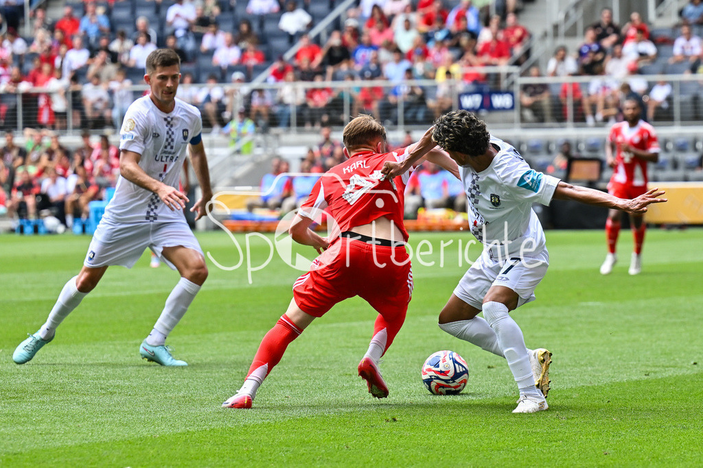 FC Bayern München - TQL Stadium | Im Duell Lennart KARL (FC Bayern Muenchen 46) und Jerson LAGOS (Auckland City FC 17) / Zweikampf / FIFA Club World Cup: FC Bayern Muenchen - Auchkland City FC, TQL Stadium am 15.06.2025 / BLD / ZDF / NOT FOR SALE IN USA