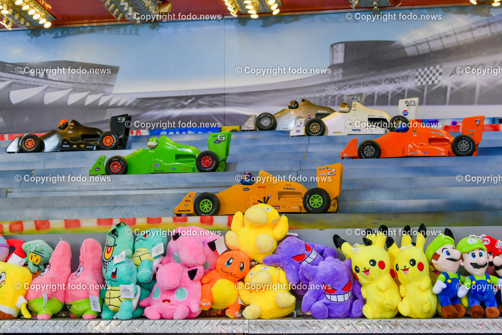 Deutschland_ Baden-Wuerttemberg_ Stuttgart_ 26.04.2025-22 | 26.04.2025, Deutschland, GER, Baden-Wuerttemberg, Stuttgart, im Bild Themenbild, Stadtansichten, Stuttgarter Fruehlingsfest, Schiessbude, Preise, schiessen, Menschen Besucher, Spass, Freude, Feature, Symbolbild