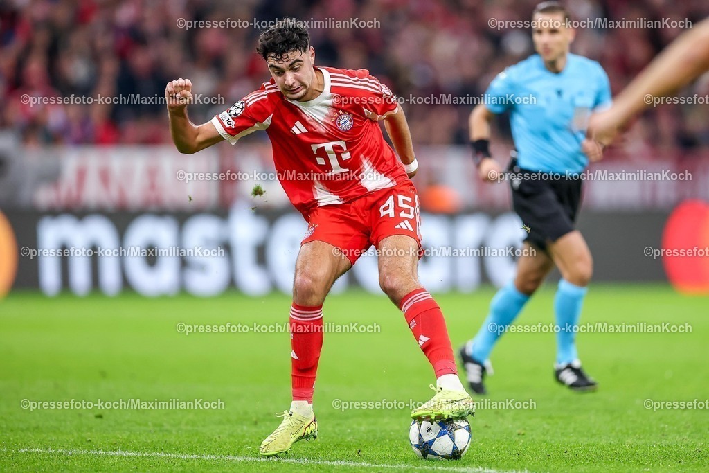 UCL22102501051 | 22.10.2025, Fußball, UEFA Champions League, FC Bayern München - Club Brügge, Allianz Arena, Saison 2025 2026: Aleksandar Pavlovic (FC Bayern Muenchen #45) Regulations prohibit any use of photographs as image sequences and or quasi-video.