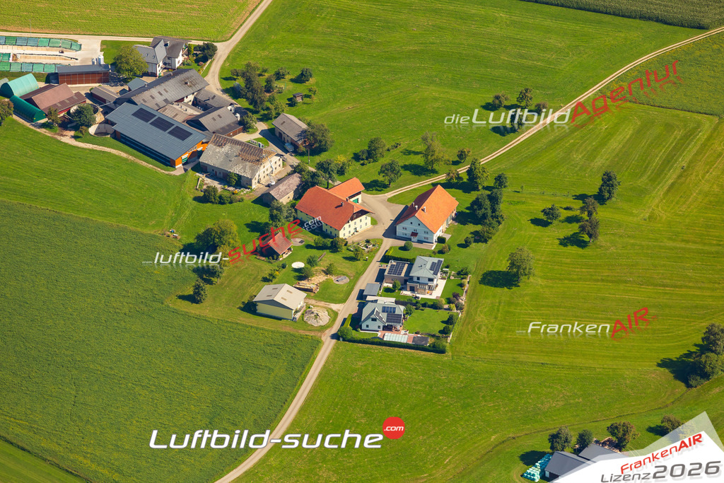 Schrägluftbild  Staudach  Kemating - Das Luftbild wurde 2025 vom UL-Flugzeug heraus erstellt ( keine Drohne ) - Hochauflösende Luftaufnahme -Nicht vergleichbar mit Google Maps oder Satelittenbilder- Die Geschenkidee !Mit Lizenz und Bildrechte bestellbar