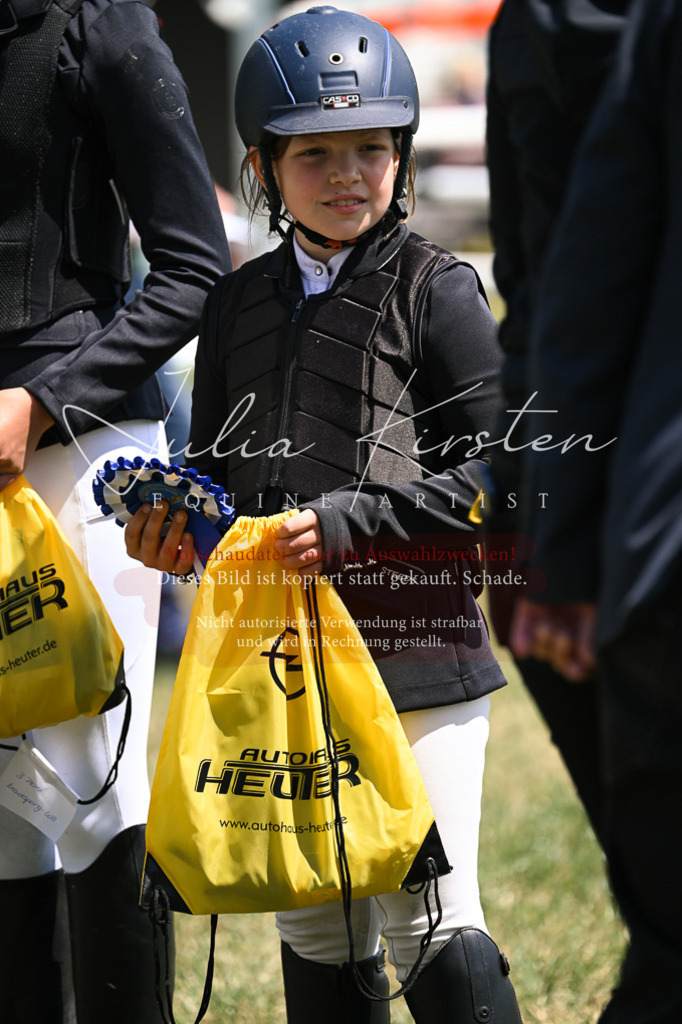 DSC_9396 | Pferde- und Turnierfotografie in Westsachsen. Pferdeportraits, Auftragszeichnungen und intuitive Kunst.