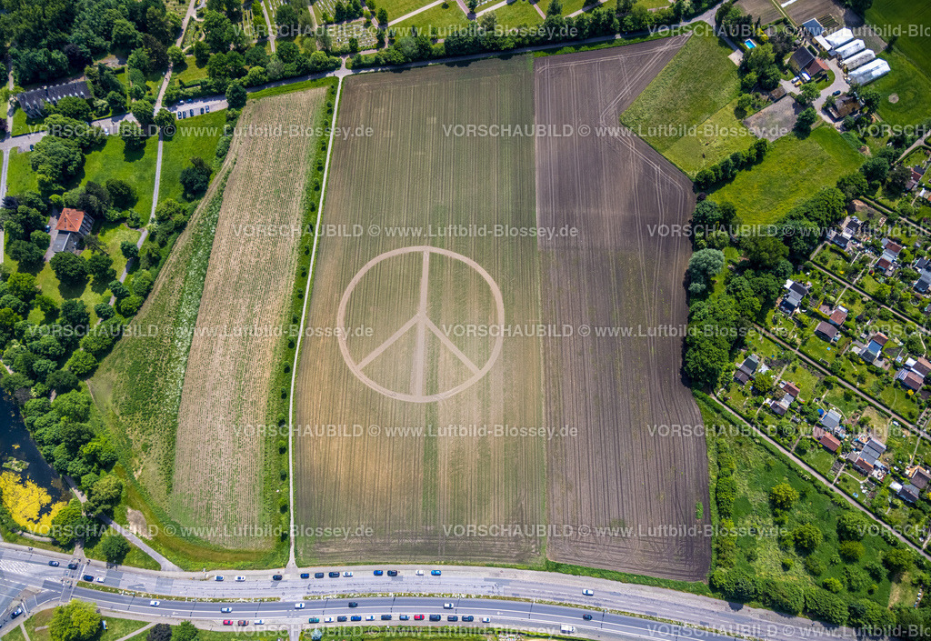 Herne220503093 | Luftbild, Peace Zeichen auf Feld an der Sodinger Straße, Sodingen, Herne, Ruhrgebiet, Nordrhein-Westfalen, Deutschland