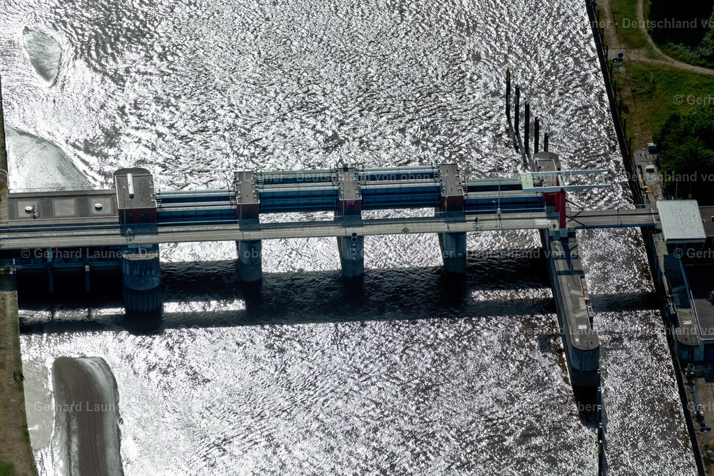 4030180 | BREMEN 01.06.2020 Sperrwerk- Schleusenanlagen " Lesumsperrwerk "an der Weser im Ortsteil Grohn in Bremen, Deutschland. // Lockage of the " Lesumsperrwerk " in the district Grohn in Bremen, Germany. Foto: Gerhard Launer