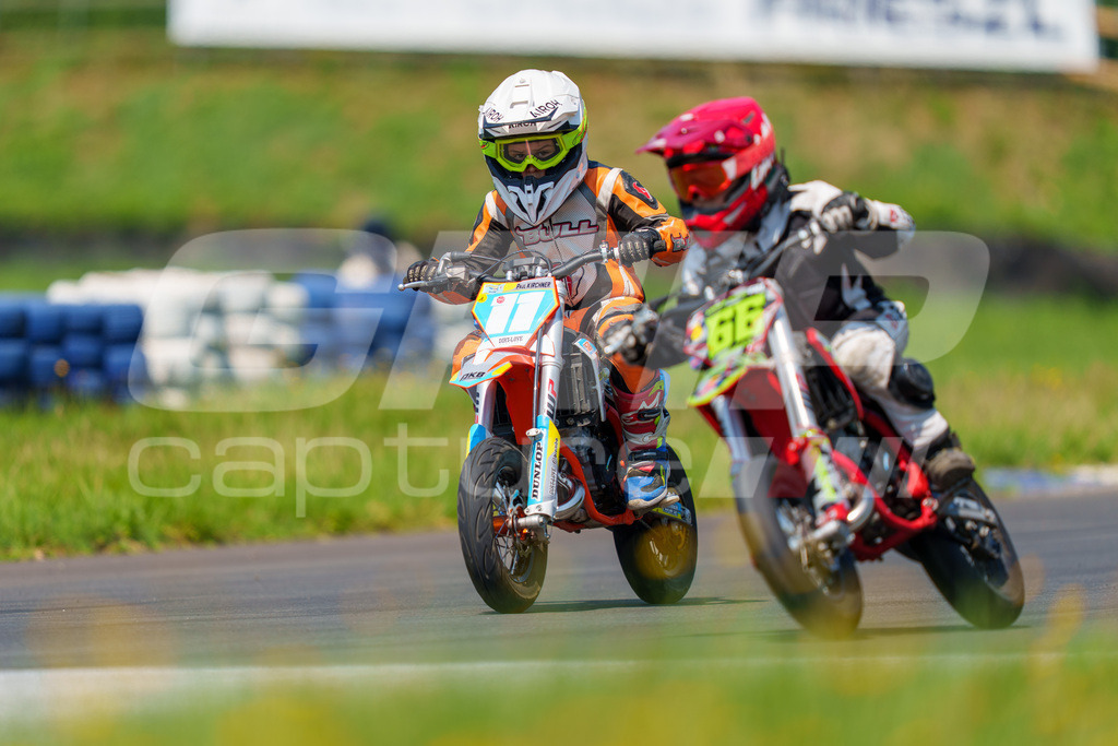 G-Cup + Supermoto Staatsmeisterschaft + Hungarian Supermoto Championship | GRIPcapture steht für authentische Sportfotografie in Österreich – für Momente, die mehr sind als Geschwindigkeit oder Ergebnis. Es geht um Emotion, Spannung, Fokus und den Augenblick, der oft nur einen Wimpernschlag dauert.Ob Motorsport, Teamsport oder 