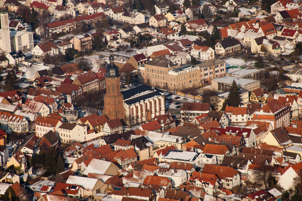 Luftbild: St. Georgskirche im Winter bei Schnee in Kandel im Bundesland Rheinland-Pfalz in Deutschland. Foto: IMG_24385.jpg vom 16.02.2010 durch Werner Riehm/FLY-FOTO.de