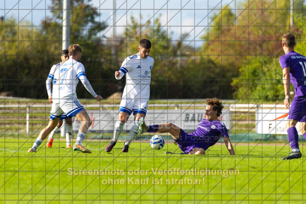 20261010_160653_0387_(c)_by_PhotoPeet | #,1.FC Eislingen (weiß) vs. TSV Bernhausen (lila), Fussball, Landesliga 2 - wfv, 11. Spieltag, Saison 2026/2027, Rasenplatz, Eichbachstation, Haldenstraße, 73054 Eislingen, 10.10.2026 - 15:30 Uhr,Foto: PhotoPeet / Sport- &amp; Eventfotografie / Peter Harich