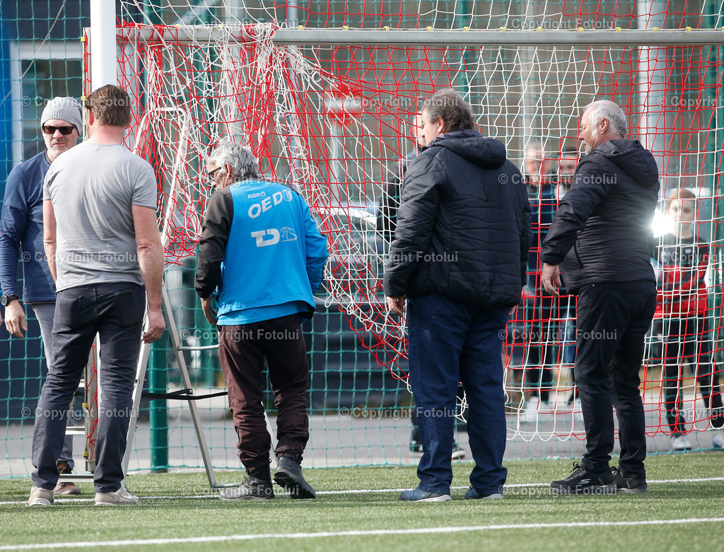 A_LUI_080325_02 | SPORT FUSSBALL REGIONALLIGA MITTE ASKOE OEDT -JUNGE WIKINGER RIED 08.03.IM BILD : DAS TOR MUSSTE WEGEN EINER BESCHÄDIGUNG GETAUSCHT WERDEN (OEDT) UND  (RIED FOTO:FOTOLUI