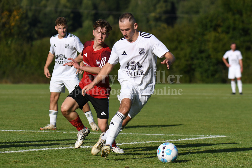 Bezirksliga Ost: SpVgg Ruhmannsfelden : FC Künzing | Felix Brunner  (SpVgg Ruhmannsfelden) - Realisiert mit Pictrs.com