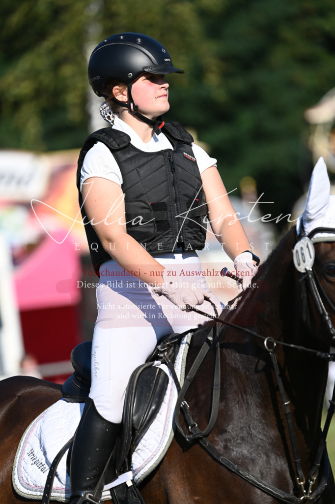 DSC_4985 | Pferde- und Turnierfotografie in Westsachsen. Pferdeportraits, Auftragszeichnungen und intuitive Kunst.