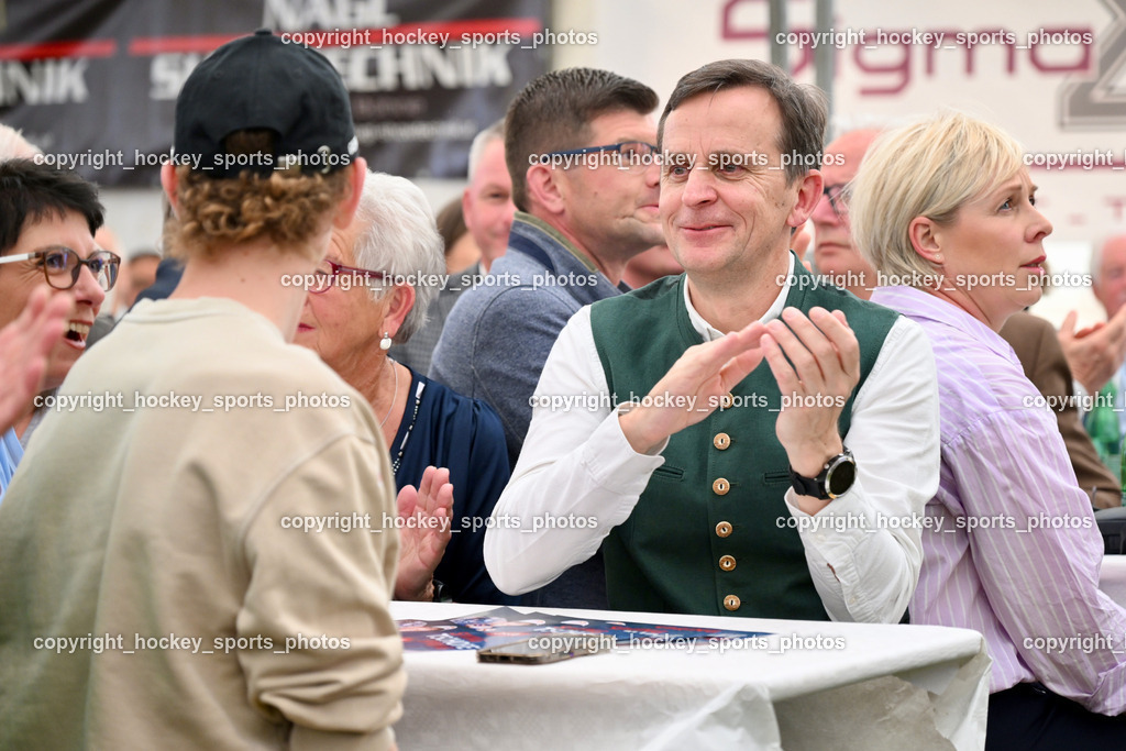 Empfang Daniel Tschofenig | Einzug Daniel Tschofenig, Mama Monika Tschofenig, Papa Gerhard Tschofenig, Empfang Daniel Tschofenig, Empfang Daniel Tschofenig am 10.05.2025 in Hohenthurn (Mehrzweckhaus Hohenthuurn), Austria, (Photo by Bernd Stefan)
