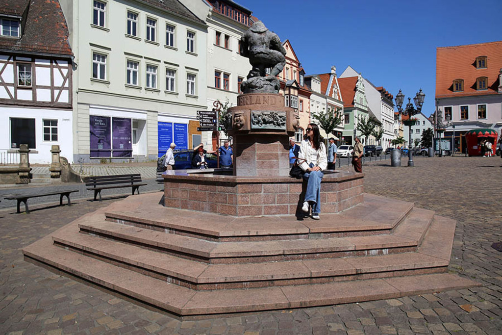Wurzen - Markt mit Ringelnatzbrunnen | Entdecke über 20 Kategorien Leipzig-Motive: Foto-Downloads, hochwertige Poster, Leinwand- & Fine-Art-Prints. Jetzt Lieblingsfoto im Bildlexikon Leipzig Shop bestellen!