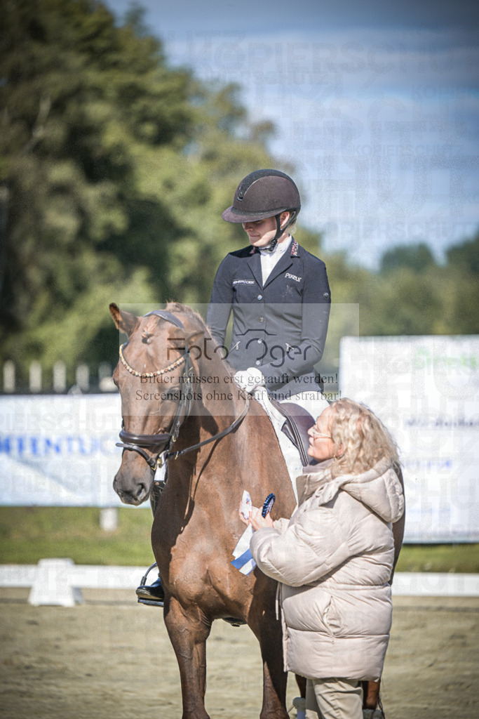 DOS_0043 | Entdecke hochwertige Reitturnierfotos von Foto Oger. Professionell, emotional und authentisch – jetzt Lieblingsmomente im Shop bestellen.Deutschlandweite Turnierfotografie. - Realisiert mit Pictrs.com