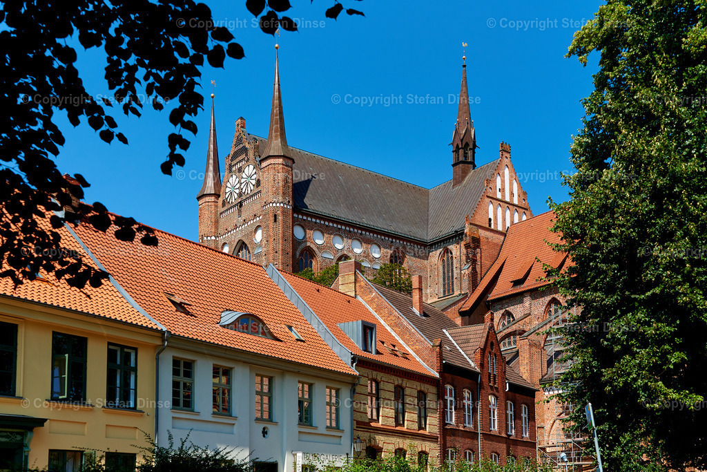 _DSC2692 | Findlinge im Eis, Zeesenboote bei der Traditionsregatta, eine Seebrücke im Sonnenaufgang - mit den Bildern aus dieser Galerie erhalten Sie wunderschöne Aufnahmen über das ganze Jahr. Ein tolles Produkt zum Verschenken, Werben oder zum Träumen vom nächsten - Realisiert mit Pictrs.com