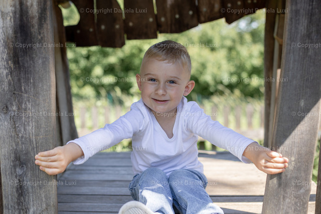 R6__6221 | Professionelle Kindergartenfotografie in Bayern - liebevolle, natürliche Kinderfotos. Jetzt Galerie ansehen und Lieblingsbilder bestellen! - Realisiert mit Pictrs.com