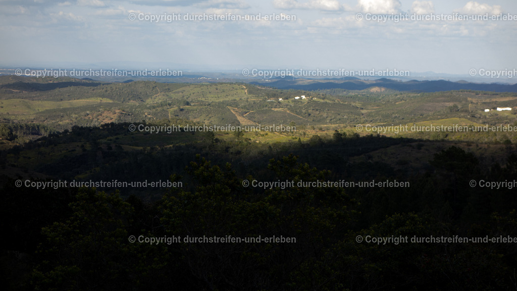 Ausblick vom Miradouro do Caldeirão, Algarve | Ausblick vom Miradouro do Caldeirão, Algarve - Realisiert mit Pictrs.com