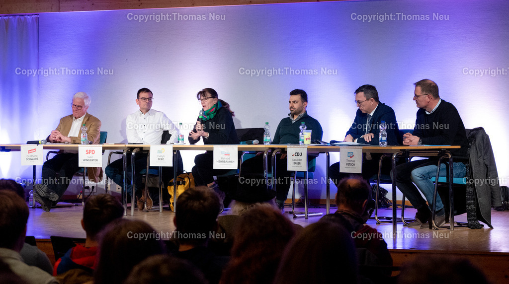 DSC_7172 | bbe, BENSHEIM,,odiumsdiskussion in der Mensa des AKG mit Direktkandidatinnen der Bundestagswahl, für die 10. bis 13. Jahrgangsstufe , von links: Bruno Schwarz ( Die Linke), Sven Wingerter  (SPD), Evelyn Berg (Die Grünen), ,  Mehrad Mehrbakhsh (FDP), , Alexander Bauer (CDU) , Thomas Fetsch (AFD),  Bild: Thomas Neu