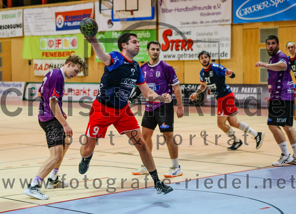 2023-10-14_055_SpVgg_Altenerding_gegen_HSG_Freising_Neufahrn | Erding, Deutschland, 14.10.2023:
Handball, Bezirksoberliga Männer 2023 / 2024, 4. Spieltag, SpVgg Altenerding gegen HSG Freising-Neufahrn, Endergebnis: 27:26

Jabob Thees (SpVgg Altenerding, #3), Alexander Heldner (HSG Freising-Neufahrn, #9), Simon Rüdiger (SpVgg Altenerding, #7)

Foto: Christian Riedel / fotografie-riedel.net