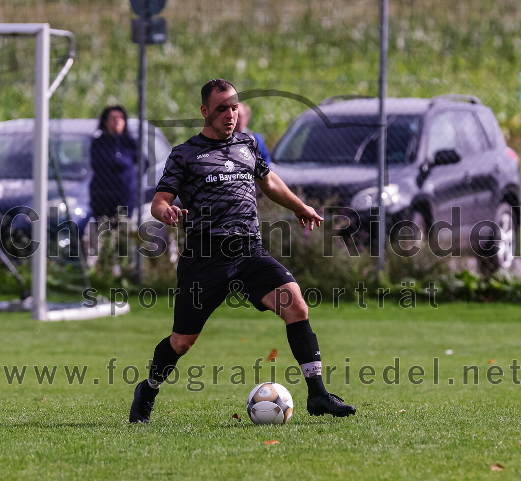 2023-08-27_033_TSV_Egmating_II_gegen_SG_Grasbrunn-Haar_II | Egmating, Deutschland, 27.08.2023:
Fußball, B-Klasse 2023 / 2024, 2. Spieltag, TSV Egmating II gegen (SG) Grasbrunn / Haar II, Endergebnis: 1:2

Korbinian Kratzer (TSV Egmating, #7)

Foto: Christian Riedel / fotografie-riedel.net