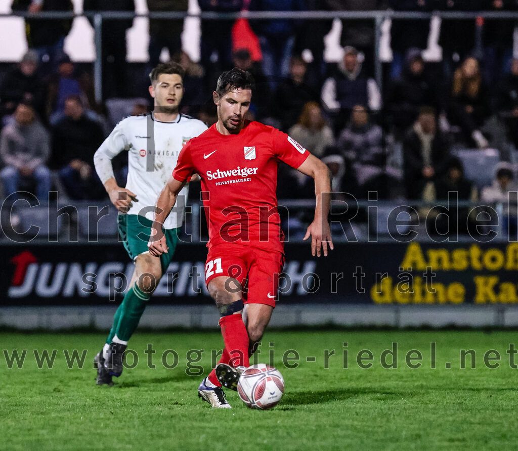2024-03-28_089_FC_Schwaig_gegen_VfB_Forstinning | Oberding, Deutschland, 28.03.2024:
Fußball, Landesliga Südost 2023 / 2024, 27. Spieltag, FC Schwaig gegen VfB Forstinning, Endergebnis: 2:1

Raffael Ascher (FC Schwaig, #9), Luka Radulovic (VfB Forstinning, #21)

Foto: Christian Riedel / fotografie-riedel.net