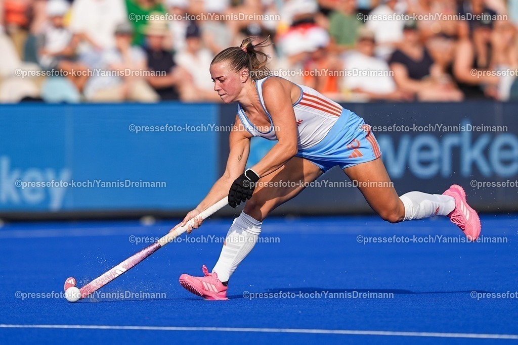 xydrx13082503024 | 13.08.2025, xydrx, Frauen EuroHockey Championship 2025, Gruppenphase, Gruppe A, Niederlande - Frankreich, Sparkassenpark Mönchengladbach: Joosje Burg (NED #16)