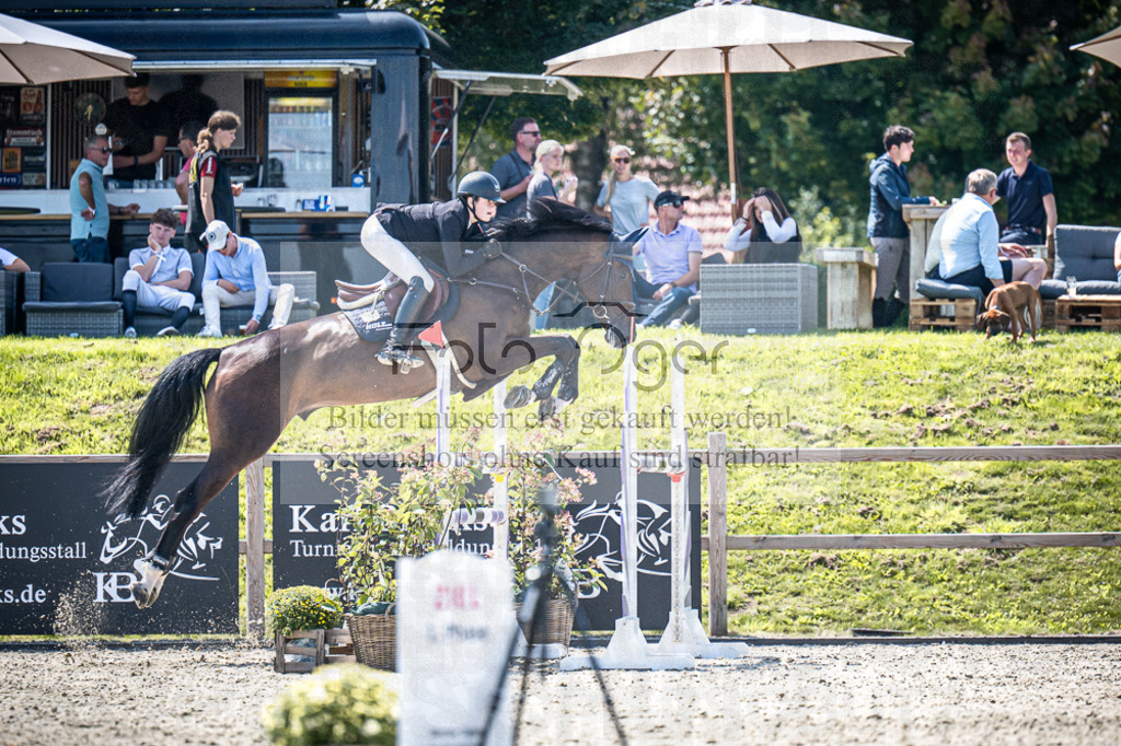 DOS_4085 | Entdecke hochwertige Reitturnierfotos von Foto Oger. Professionell, emotional und authentisch – jetzt Lieblingsmomente im Shop bestellen.Deutschlandweite Turnierfotografie. - Realisiert mit Pictrs.com
