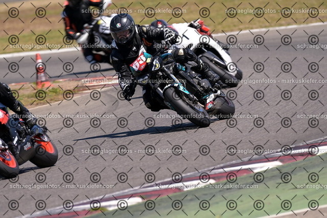 26bt04-1822 | markuskiefer.com - Realisiert mit Pictrs.com