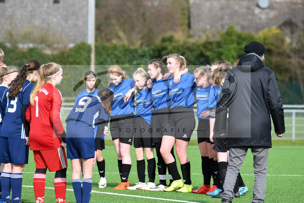 LENGRE20200229_0117 | Fussball, C-Juniorinnen:   bei dem Testspiel zwischen SC Preussen Lengerich und TSG 07 Burg Gretesch im Windmoeller &amp; Hoelscher Stadion am 29.02.2020 in Lengerich, Deutschland. - Realisiert mit Pictrs.com