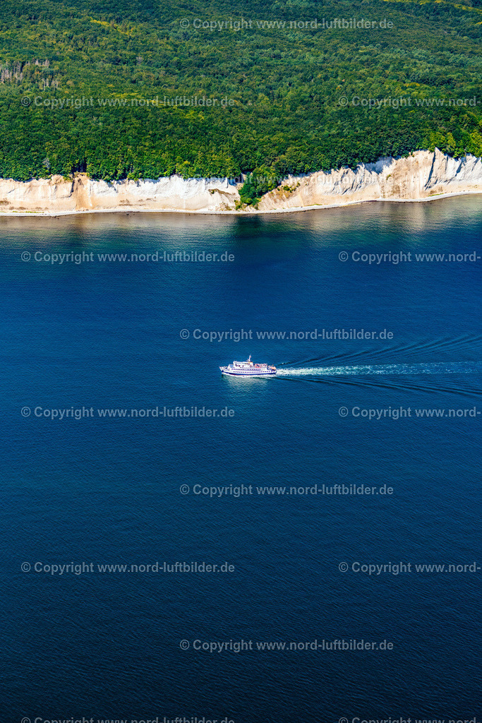 Sassnitz_MS_Cap_Arkona_Adler_Schiffe_Fahrgastschiff_ELS_5346100822 | SASSNITZ 10.08.2022 Passagier- und Fahrgast- Schiff CAP ARKONA in Fahrt auf der Ostsee in Sassnitz an der Ostseeküste im Bundesland Mecklenburg-Vorpommern, Deutschland. Weiterführende Informationen bei: Adler-Schiffe GmbH &amp; Co. KG. // Passenger ship CAP ARKONA in port on street Strandpromenade in Sassnitz at the baltic sea coast in the state Mecklenburg - Western Pomerania, Germany. Further information at: Adler-Schiffe GmbH &amp; Co. KG. Foto: Martin Elsen