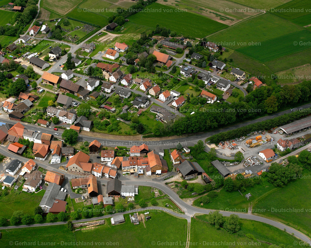2615611 | QUECK 09.06.2006 Ortsansicht am Rande von landwirtschaftlichen Feldern und Nutzflächen  in Queck im Bundesland Hessen, Deutschland // Village view on the edge of agricultural fields and land  in Queck in the state Hesse, Germany Foto: Gerhard Launer