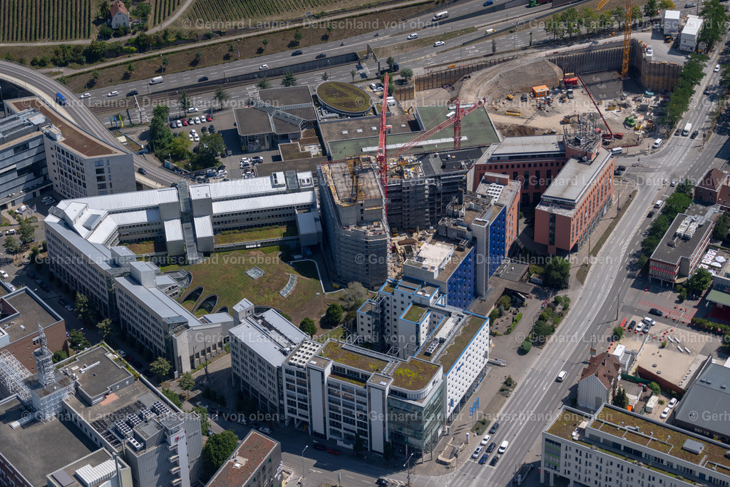 4034721 | STUTTGART 22.07.2020 Verwaltungsgebäude des Unternehmens der "Bundesanstalt für Post und Telekommunikation Deutsche Bundespost" an der Maybachstraße im Ortsteil Feuerbach-Ost in Stuttgart im Bundesland Baden-Württemberg, Deutschland. // Administration building of the company of "Bandesanstalt fuer Post and Telekommunikation Deutsche Bandespost" on Maybachstrasse in the district Feuerbach-Ost in Stuttgart in the state Baden-Wurttemberg, Germany. Foto: Gerhard Launer