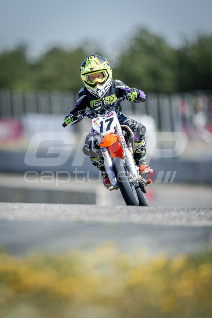 SuperMoto_Staatsmeisterschaft_Fuglau-897 | GRIPcapture steht für authentische Sportfotografie in Österreich – für Momente, die mehr sind als Geschwindigkeit oder Ergebnis. Es geht um Emotion, Spannung, Fokus und den Augenblick, der oft nur einen Wimpernschlag dauert.Ob Motorsport, Teamsport oder 