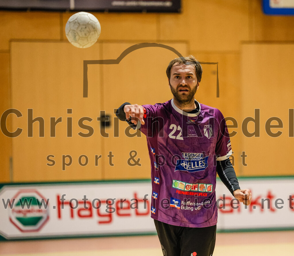 2024-10-20_004_SpVgg_Altenerding_II_gegen_TSV_Taufkirchen-Vils | Erding, Deutschland, 20.10.2024:Handball, Bezirksliga Männer Ost 2024 / 2025, 3. Spieltag, SpVgg Altenerding II gegen TSV Taufkirchen/Vils, Endergebnis: 15:20Thomas Peteranderl (SpVgg Altenerding, #22)Foto: Christian Riedel / fotografie-riedel.net