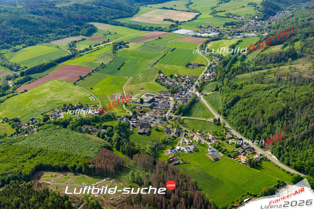 Die Luftaufnahme Welitsch - Pressig wurde 2022 vom Flugzeug aus (keine Drohne) erstellt. Hohe Auflösung -für große Poster und Wandbilder geeignet - Garantiert!