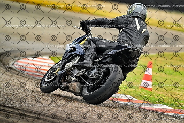 25bt02-0041 | markuskiefer.com - Realisiert mit Pictrs.com