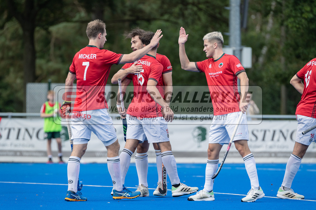 HK_20230923_104398 | 1. Bundesliga Herren Crefelder HTC - TSV Mannheim am 23.9.2023 CHTC, Krefeld , Linus Michler ( Crefelder HTC #7 ) , Bachmann Lucas Maximilian ( Crefelder HTC #15 ) , Masi Pfandt ( Crefelder HTC #77 ) , Julius Hayner ( Crefelder HTC #6 )