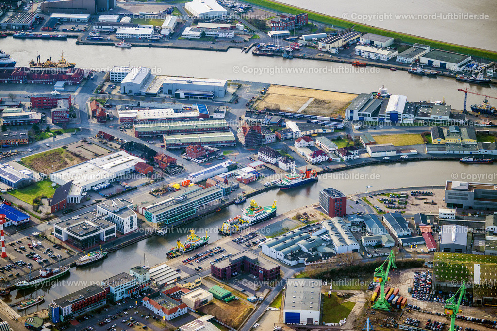 Bremerhaven_Fischereihafen_ELS_4832040223 | BREMERHAVEN 04.02.2023 Hafenanlagen und Terminals des Fischereihafen mit Lagerhallen und Speditions und Logistikunternehmen an der Weser- Mündung in Bremerhaven im Bundesland Bremen. // Docks and terminals of the fishing port with warehouses and freight forwarding and logistics companies by the mouth of the Weser in Bremerhaven in the state Bremen. Foto: Martin Elsen