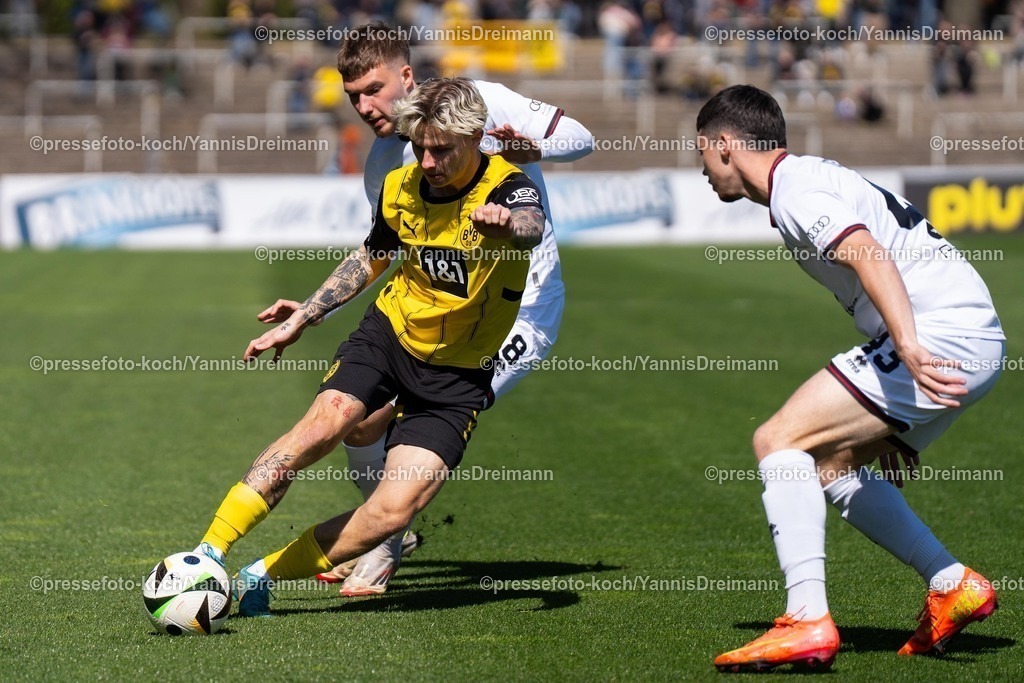 xydr06042501025 | 06.04.2025, xydrx, Fußball, Borussia Dortmund II - FC Ingolstadt 04, 3.Liga, Stadion Rote Erde, Saison 2024 2025: Niklas Jessen (Borussia Dortmund II #29) im Zweikampf gegen Benjamin Kanuric (FC Ingolstadt #8) Felix Keidel (FC Ingolstadt #43) DFB regulations prohibit any use of photographs as image sequences and or quasi-video.