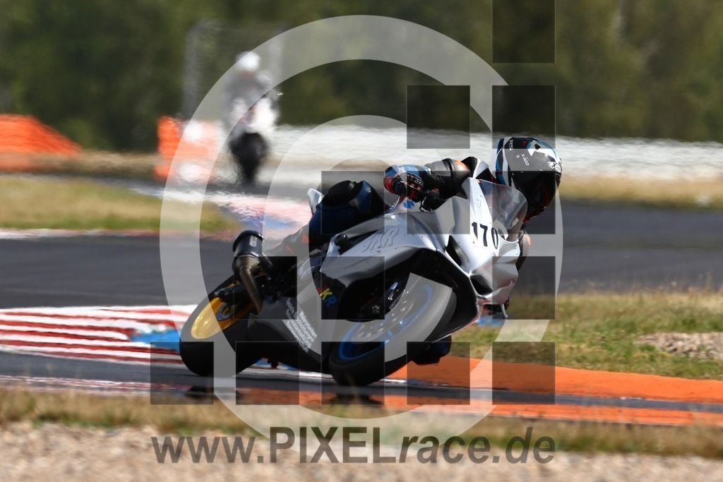 0170-20240726_00918 | Schöne Erinnerungen an spannende Momente - das festzuhalten ist unser Job. PIXELrace.de ist seit 2003 auf den Rennstrecken Europas unterwegs um die Action draußen beim Fahren und die wunderbare Stimmung imm Fahrerlager für euch einzufangen.