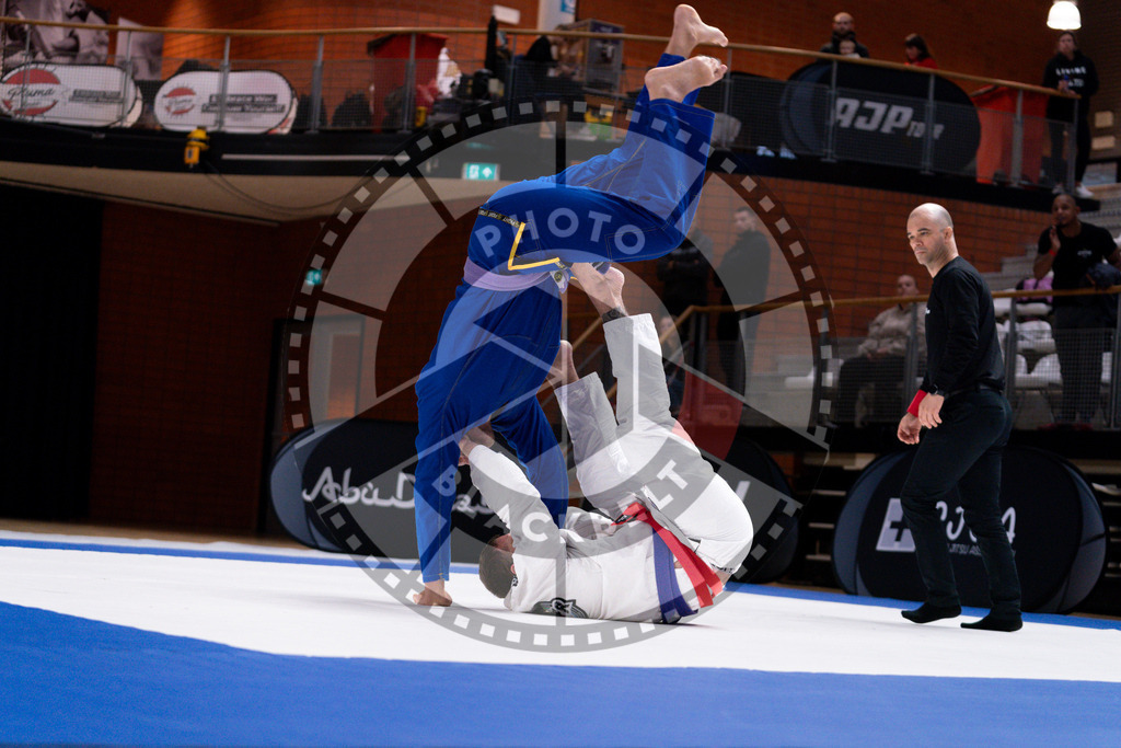20241013PBB3448 | Athletes compete during the AJP Tour Europe Continental Jiu-Jitsu Amateurs & Masters Championship on October 13, 2024 in Almere near Amsterdam, Netherlands. © Chiara Dazi / photoblackbelt