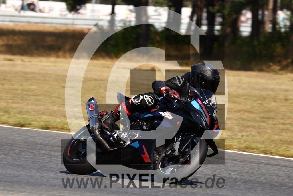 0465-20240905_04533 | Schöne Erinnerungen an spannende Momente - das festzuhalten ist unser Job. PIXELrace.de ist seit 2003 auf den Rennstrecken Europas unterwegs um die Action draußen beim Fahren und die wunderbare Stimmung imm Fahrerlager für euch einzufangen.