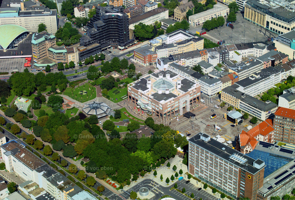 2996317 | DORTMUND 13.02.2021  Gebäude des Rathauses der Stadtverwaltung am Friedensplatz in der Parkanlage Stadtgarten im Ortsteil City-Ost in Dortmund im Ruhrgebiet im Bundesland Nordrhein-Westfalen, Deutschland. Weiterführende Informationen bei: Stadt Dortmund - Fachbereich Liegenschaften. // Wintry snowy town Hall building of the city administration on Friedensplatz in of park Stadtgarten in the district City-Ost in Dortmund at Ruhrgebiet in the state North Rhine-Westphalia, Germany. Further information at: Stadt Dortmund - Fachbereich Liegenschaften. Foto: Gerhard Launer