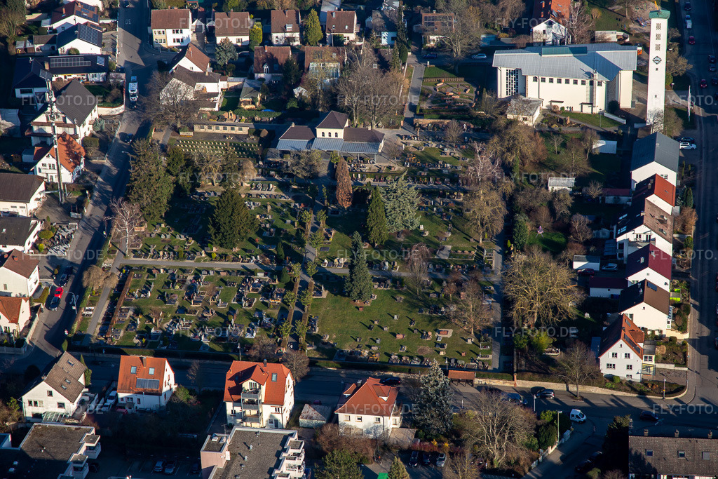 Luftbild: Friedhof und St. Pius Kirche von Westen in Kandel im Bundesland Rheinland-Pfalz in Deutschland. Foto: IMG_135923.jpg vom 13.02.2023 durch Werner Riehm/FLY-FOTO.de