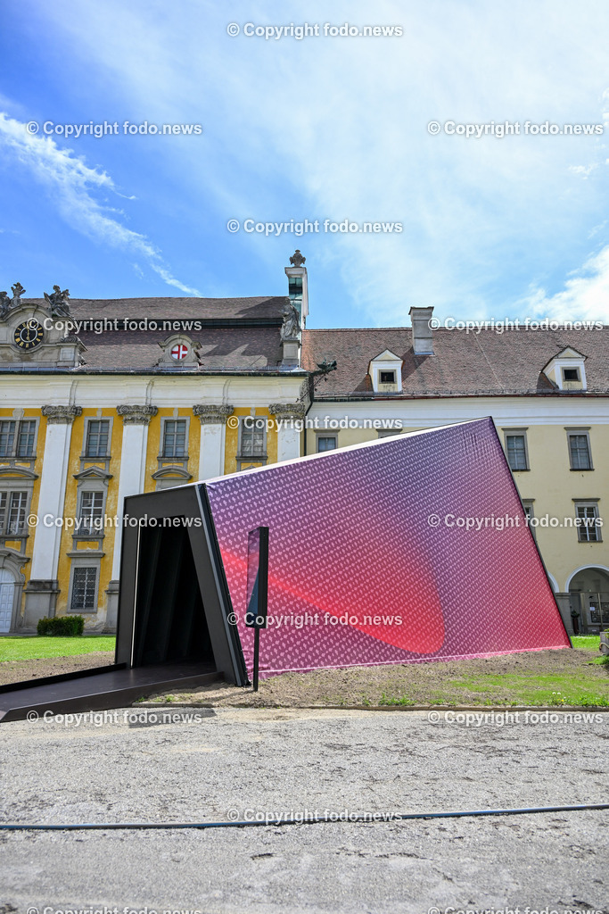 Eroeffnung der Ausstellung_ wie alles begann. Bruckners Visionen_ 02.05.2024-14 | 02.05.2024, St. Florian, AUT, Augustiner Chorherrenstift St. Florian, im Bild Eroeffnung der Ausstellung, wie alles begann. Bruckners Visionen
Pavillion Bruckners Biografie im Innnenhof des Stift St. Florian
