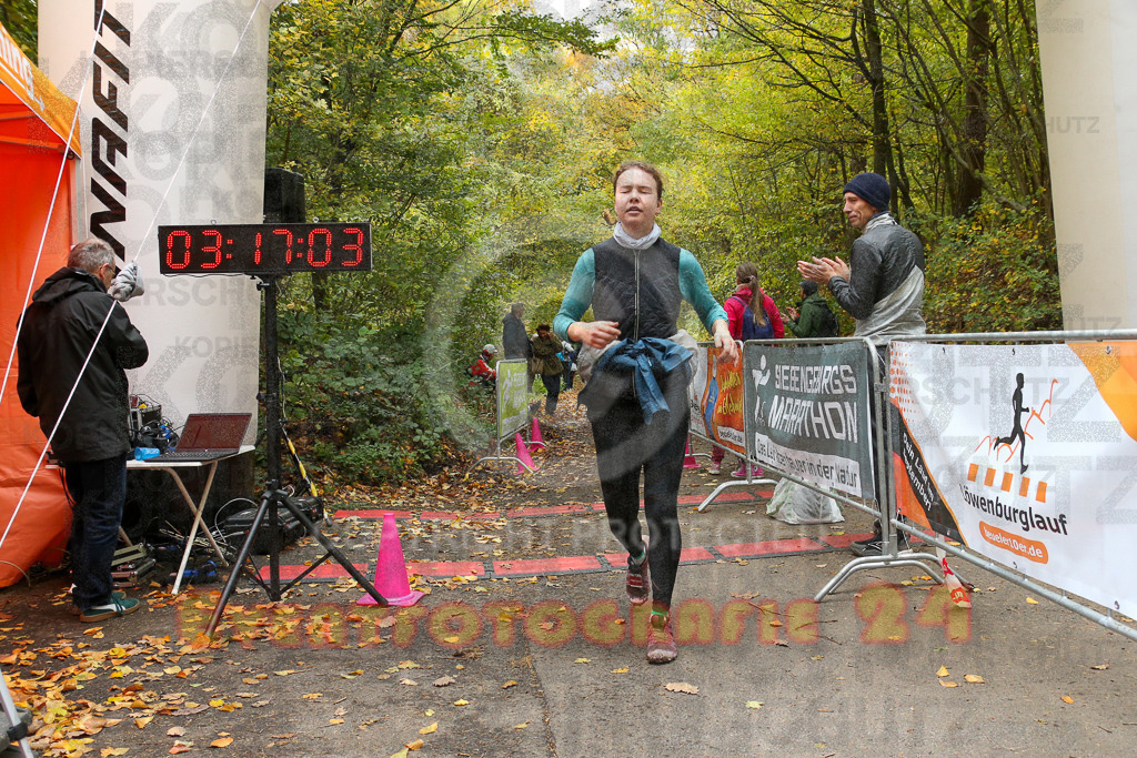 251026_1318_EX1_3192 | Sportfotografie im Rhein-Sieg Kreis, Köln, Bonn, NRW, Rheinland Pfalz, Hessen, etc. Unser Tätigkeitsfeld umfasst den Laufsport vom Volkslauf über den Marathon, Duathlon, Triathon bis zum Ultralauf wie Kölnpfad Ultra oder Schindertrail.